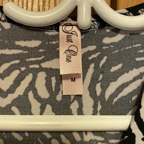 Sleeveless blouse - Picture 2 of 2